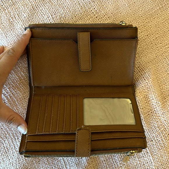MICHAEL KORS Travel Wallet - Picture 3 of 9